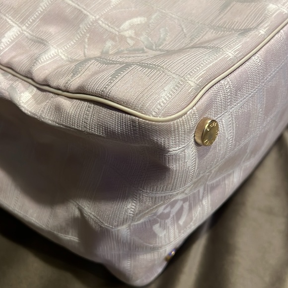 💯 Authentic 😍 CHANEL 😍 Nylon Travel Bag in Amazing Condition - Picture 4 of 13